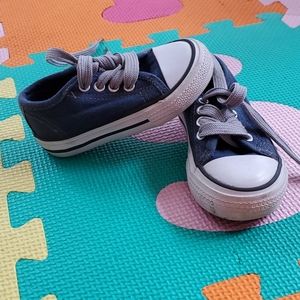 Akuma "converse" sneakers, size 5